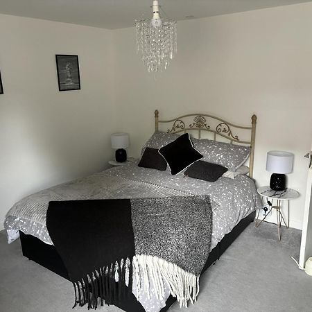 Апартаменты 2 Bed-Sleeps 4-Sea View-Pet Friendly-Parking Лланелли Экстерьер фото