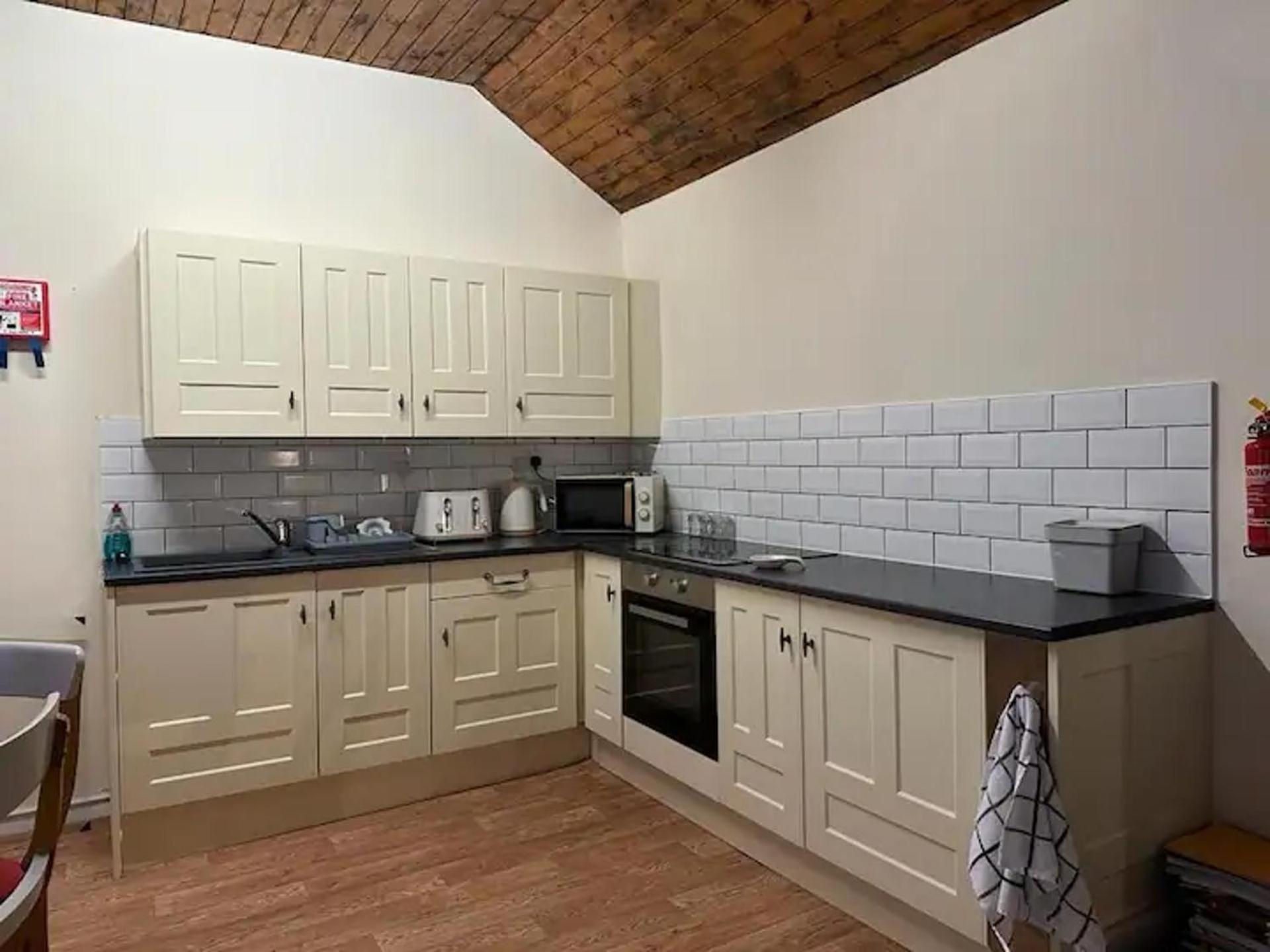 Апартаменты 2 Bed-Sleeps 4-Sea View-Pet Friendly-Parking Лланелли Экстерьер фото