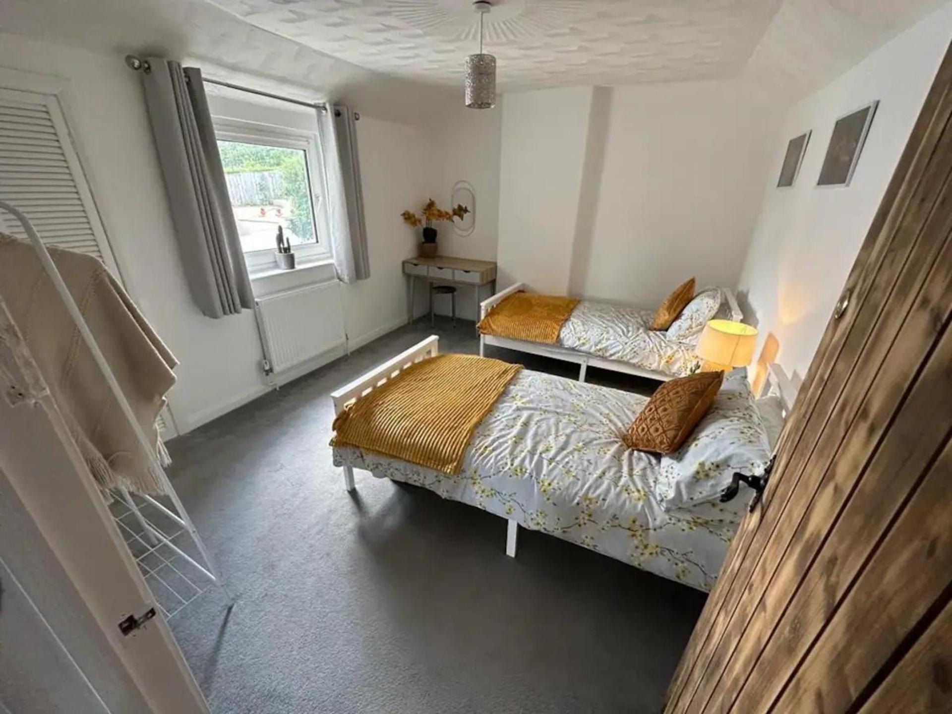 Апартаменты 2 Bed-Sleeps 4-Sea View-Pet Friendly-Parking Лланелли Экстерьер фото